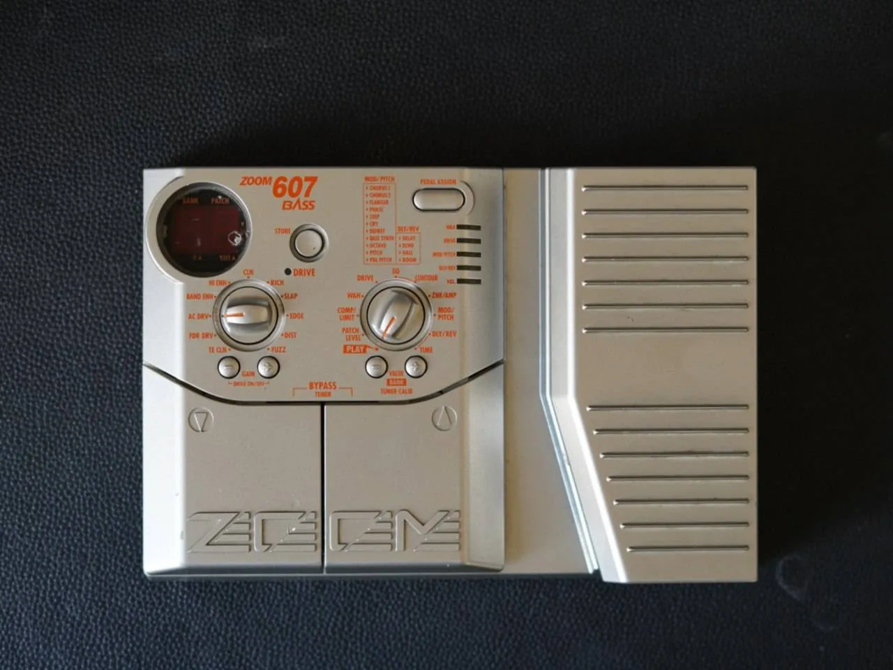 Zoom 607، عکس 1 از 2
