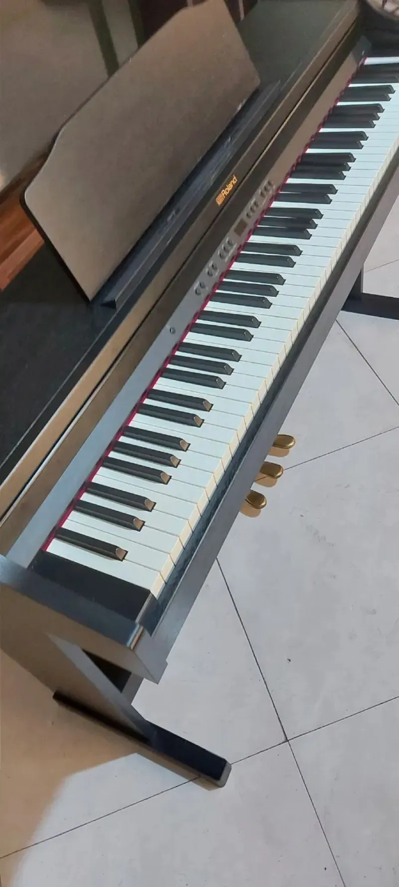 پیانو پیشرفته رولندRoland RP-501 هم رده یاماها CVP