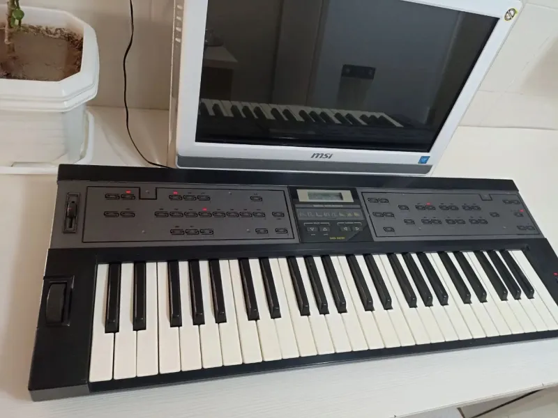 سینتی سایزر CASIO.CZ1000
