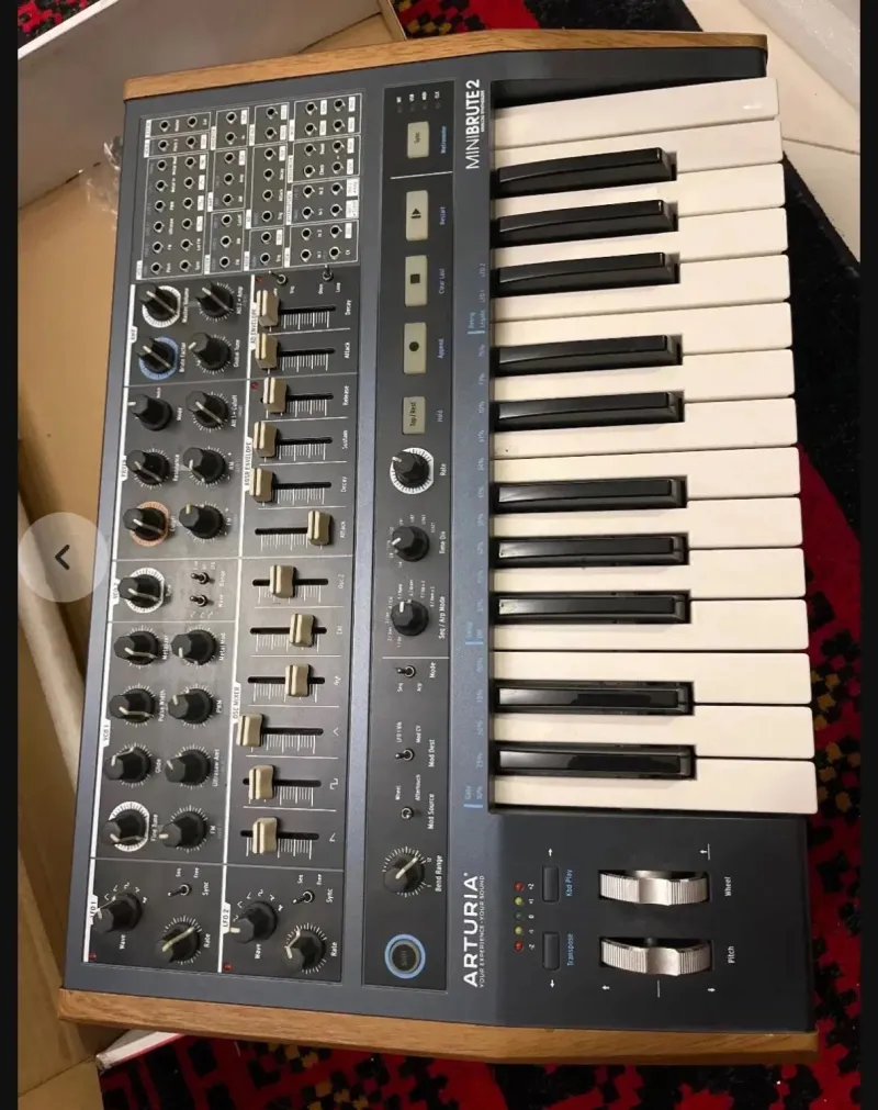 سینتی سایزر ARTURIA MINI BRUTE 2