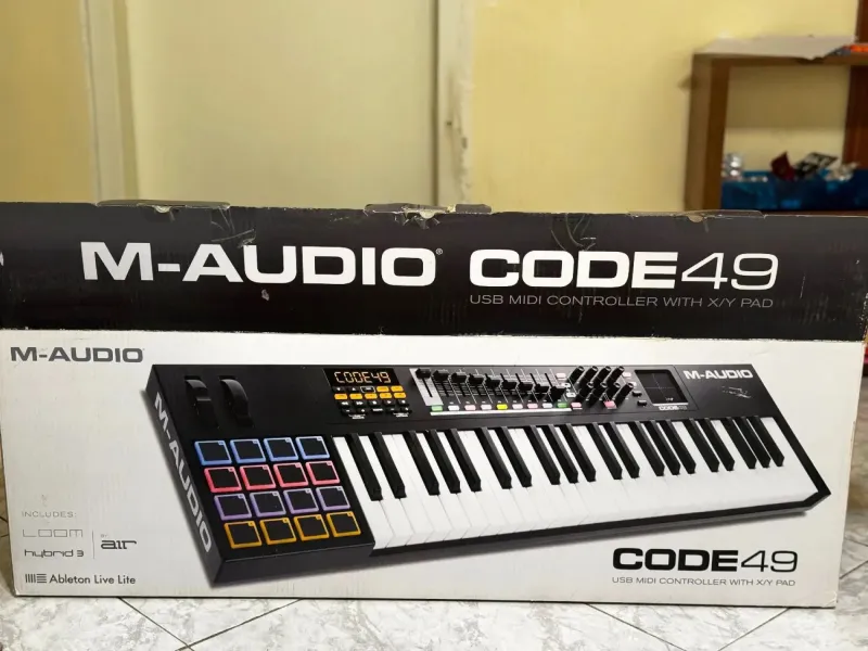میدی‌کنترلر حرفه‌ای M-Audio Code 49