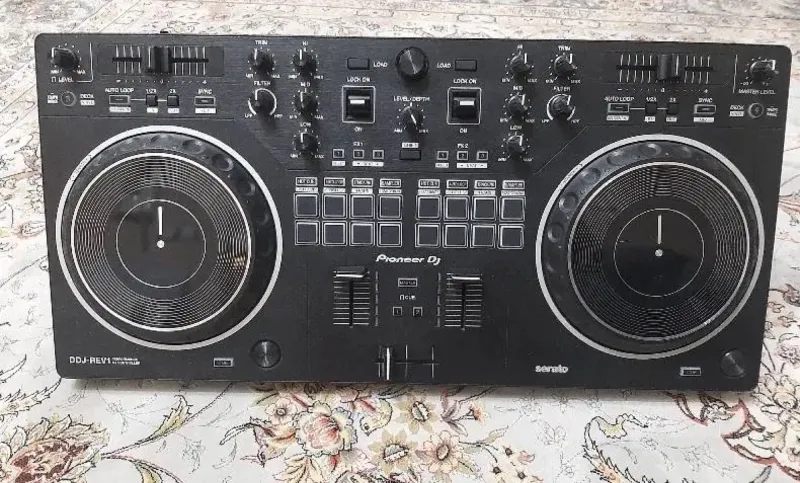 کنترولر Dj rew1 به همراه لانچ پد وهدفون