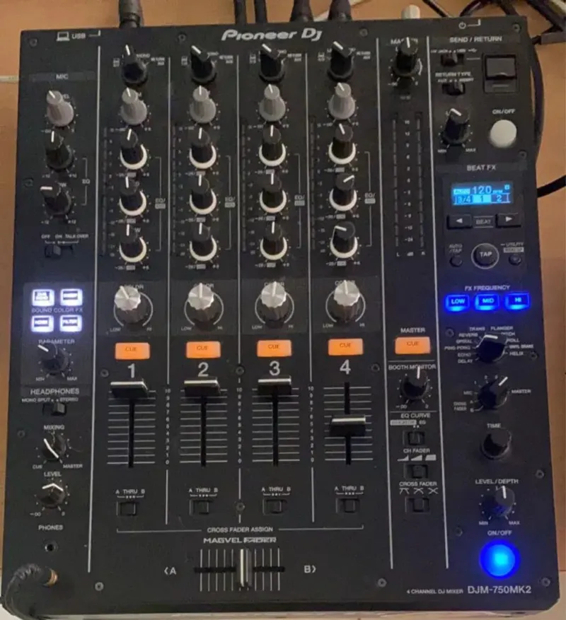 میکسر دی جی ۴ کانال پایونیر DJM-750 MK2 درحد اکبند
